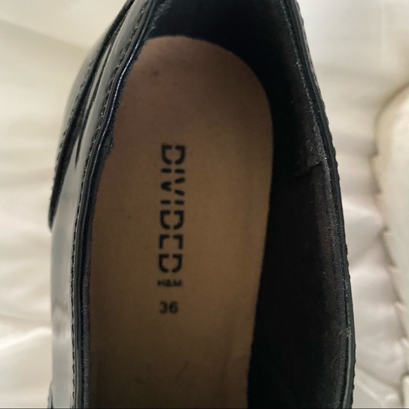 Divided Shiny Black Patent Leather PVC Platform Loafer - Picture 4 of 8